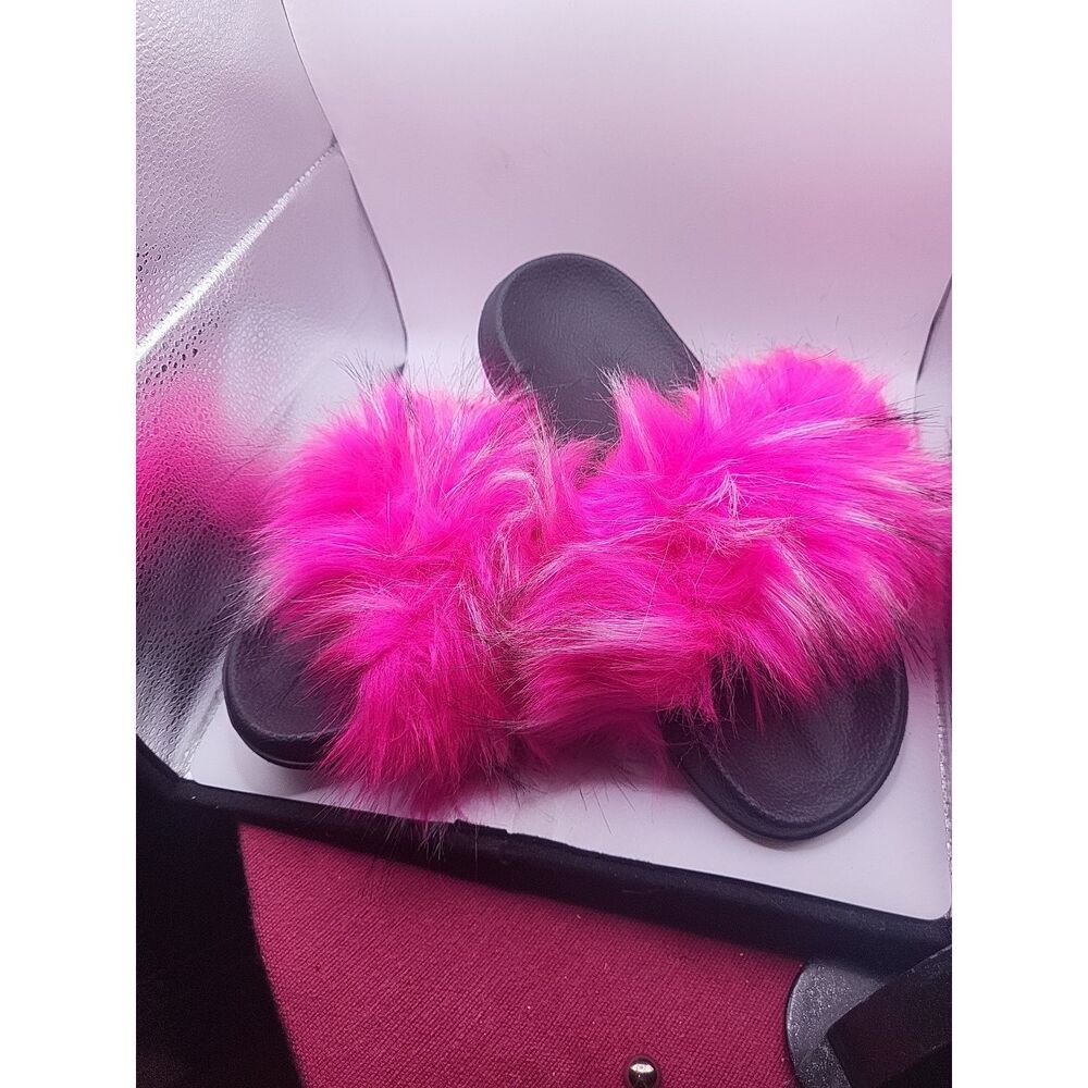 Women’s Size 40-41 Pink Faux Fur Slide Slippers